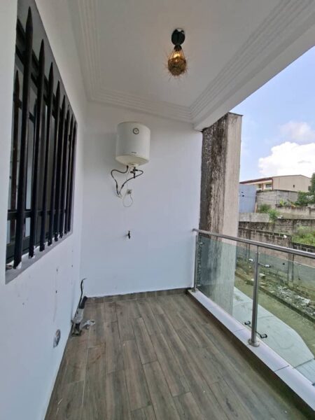 Location d'un appartement de 3 pièces sur Cocody