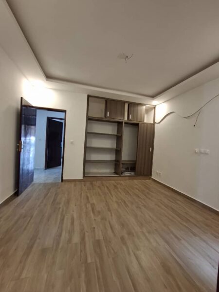 Location d'un appartement de 3 pièces sur Cocody