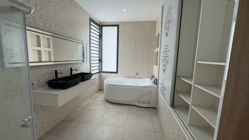 Location d'un triplex de 6 pièces haut standing