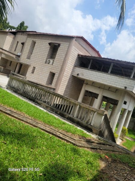 Location d'une Villa Duplex de 16 pièces sur Deux plateaux