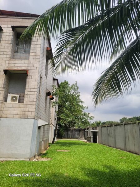 Location d'une Villa Duplex de 16 pièces sur Deux plateaux