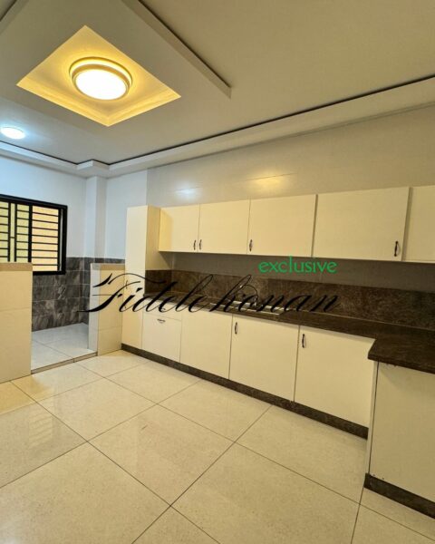 Location d'un appartement de 4 pièces haut standing sur M'badon