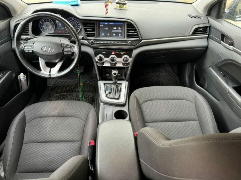 Location d'une berline Hyundai Elantra