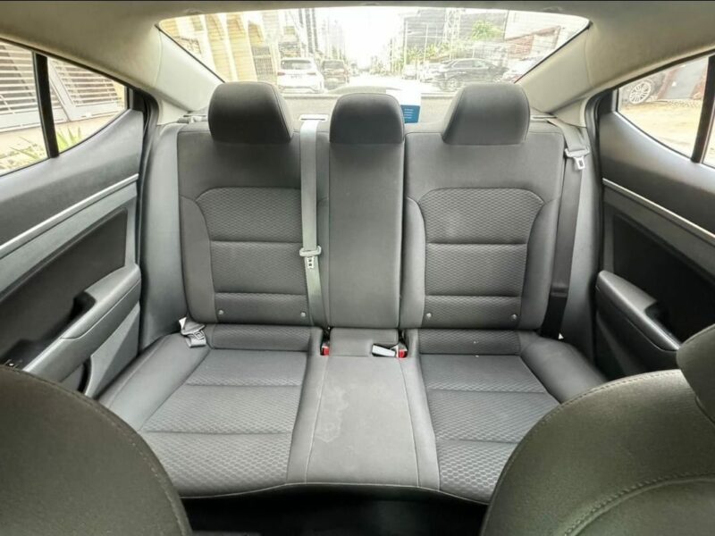 Location d'une berline Hyundai Elantra