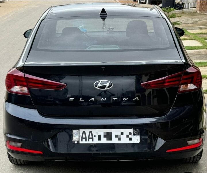 Location d'une berline Hyundai Elantra