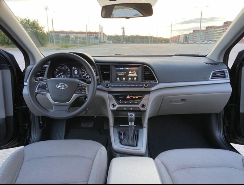 Location de berline Hyundai Elantra