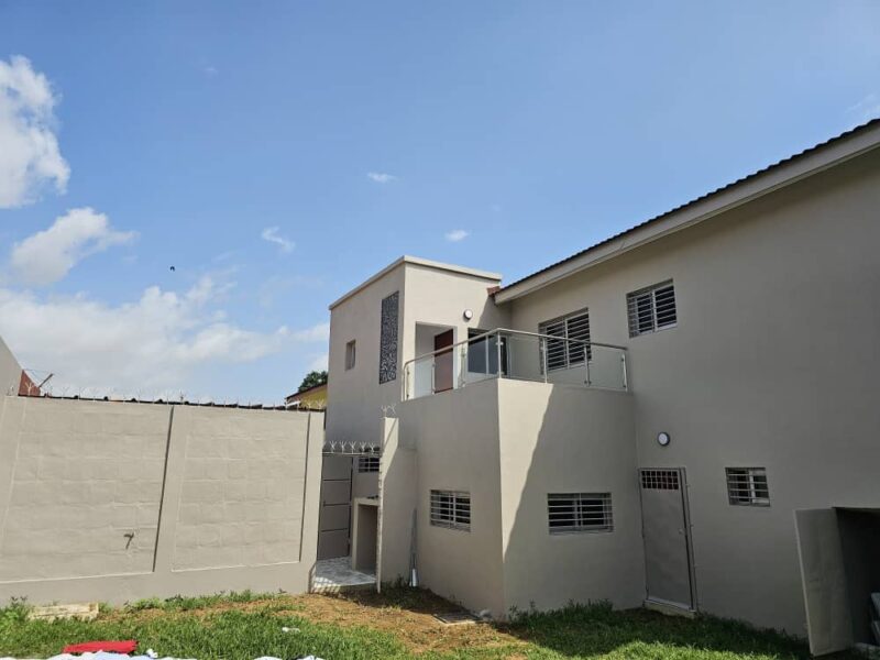 Location de villa duplex de 5 pièces sur Riviera 3