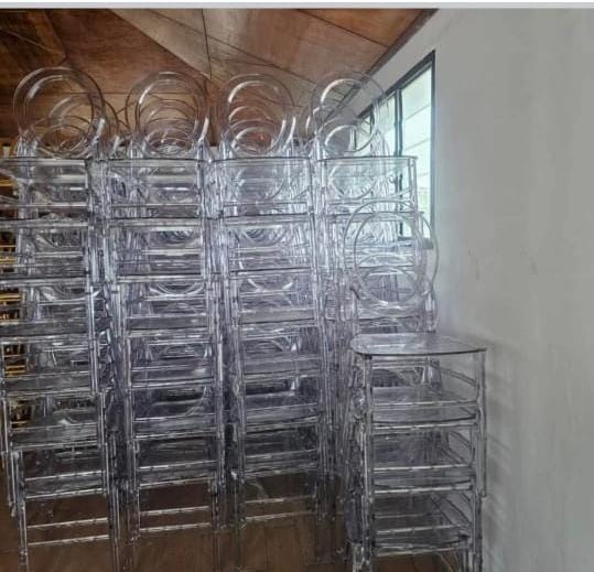 Location de chaises en plexiglas