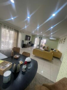 Location d'une villa basse de 4 pièces sur deux plateaux