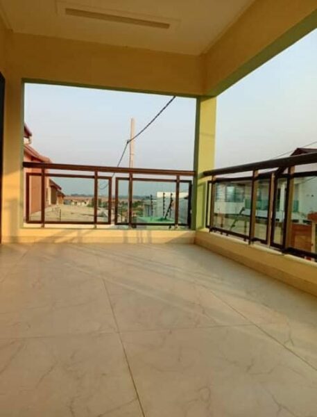 Location d'une Villa duplex de 7 pièces sur Angré