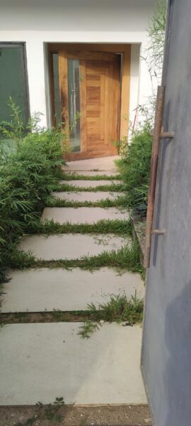 Location d'une Villa Triplex de 8 pièces sur Attoban