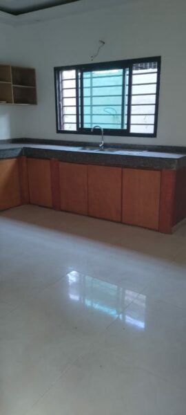 Location d'une Villa Triplex de 8 pièces sur Attoban