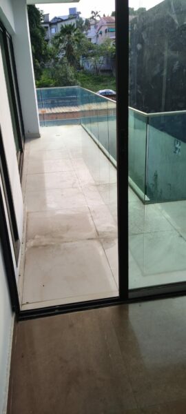 Location d'une Villa Triplex de 8 pièces sur Attoban