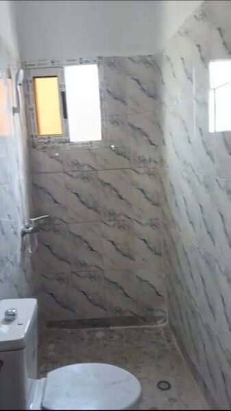 Location d'un appartement de 3 pièces sur Yopougon Toit Rouge