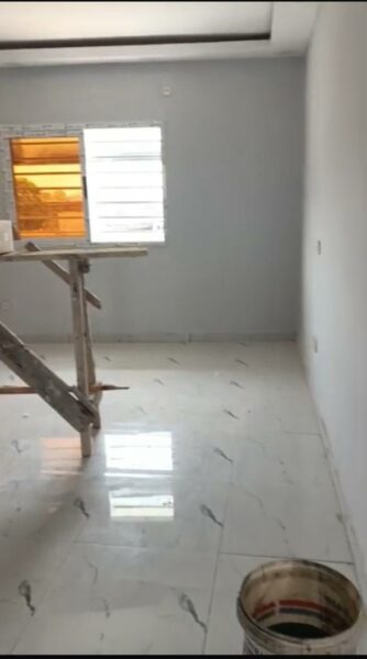 Location d'un appartement de 3 pièces sur Yopougon Toit Rouge