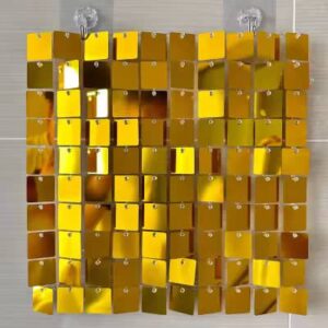 Location de parchemin de table doré