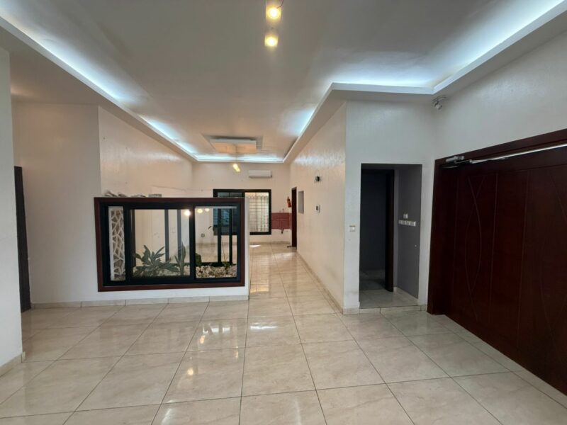 Location d'une Villa de 6 pièces sur Cocody Faya