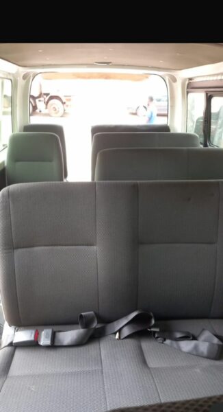 Location d'un Van Toyota de 15 places