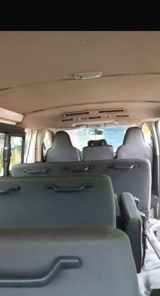 Location d'un Van Toyota de 15 places