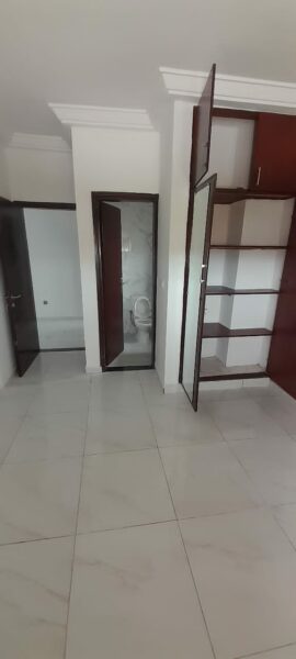 Location d'un appartement de 4 pièces sur Riviera 4