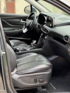 Location de véhicules Hyundai Santafe blanche