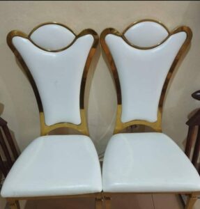 Location de chaises sur blanche