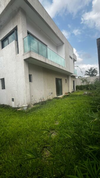 Location de Villa triplex de 8 pièces sur Attoban