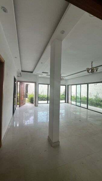 Location de Villa triplex de 8 pièces sur Attoban