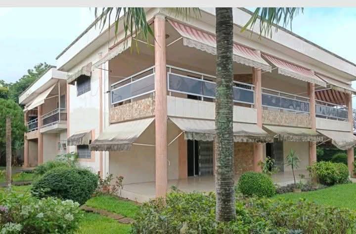 Location d'une Villa duplex de 10n pièces sur Cocody
