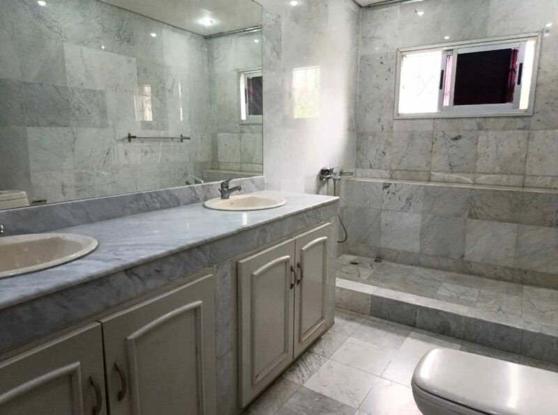 Location d'une Villa duplex de 10n pièces sur Cocody