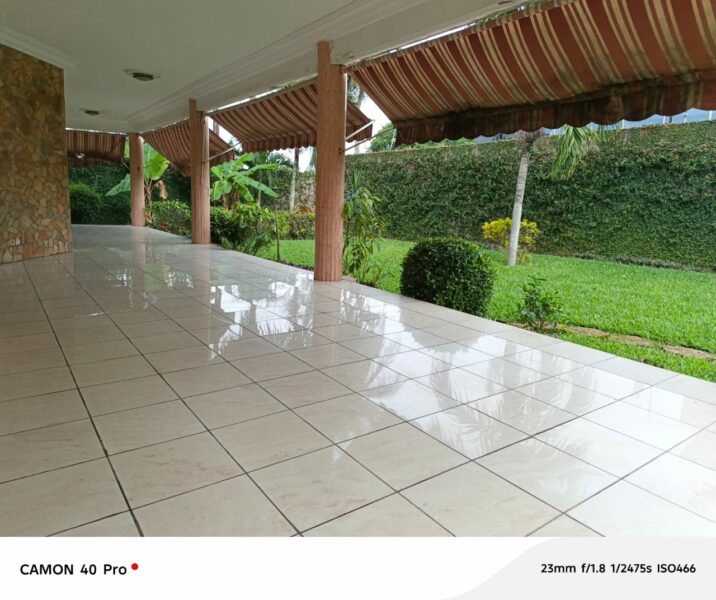 Location d'une Villa duplex de 10n pièces sur Cocody