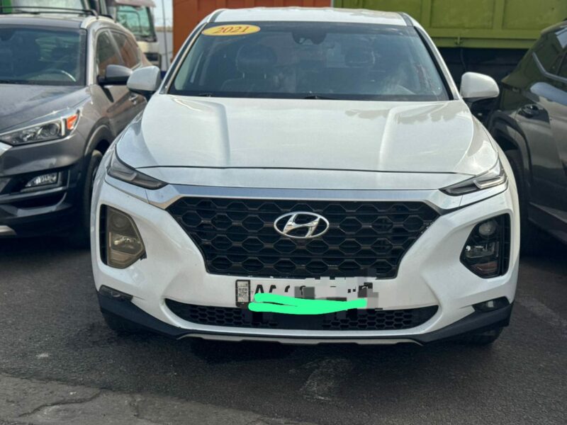 Location d'un SUV Hyundai Santa fe blanche