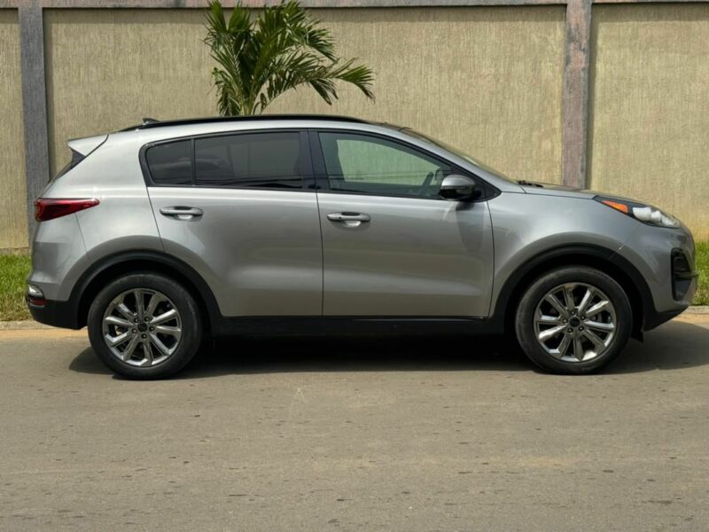 Location d'une Kia sportage grise