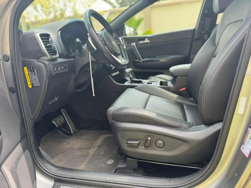 Location d'une Kia sportage grise