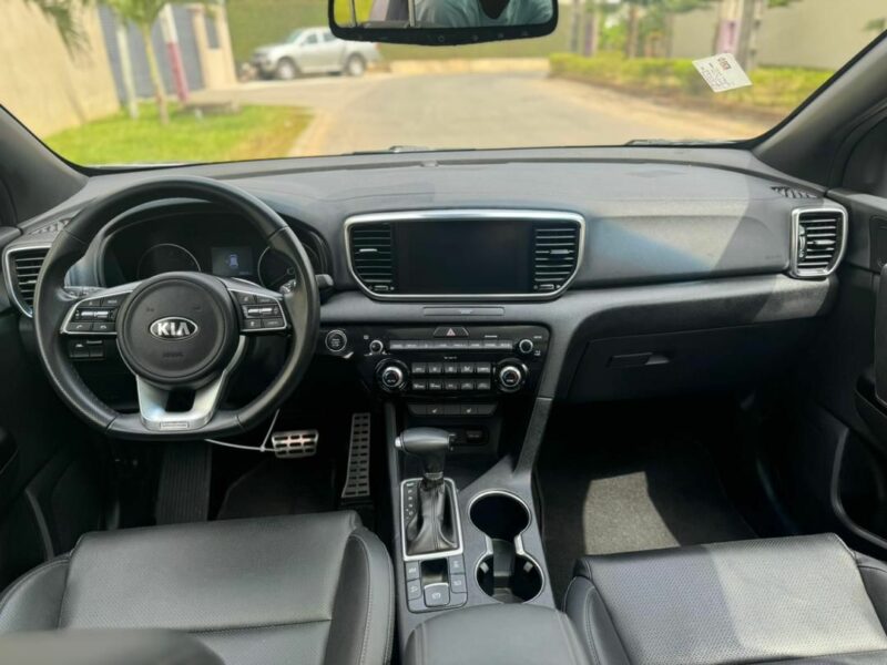 Location d'une Kia sportage grise