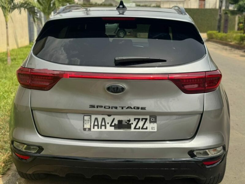 Location d'une Kia sportage grise
