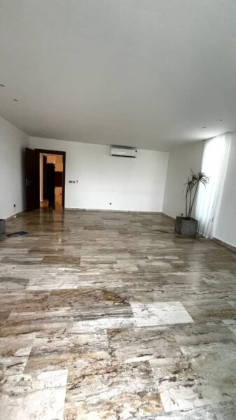 Location d'un appartement de type 5 pièces sur Cocody Golf