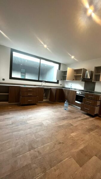 Location d'un appartement de type 5 pièces sur Cocody Golf