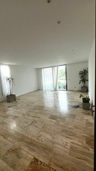 Location d'un appartement de type 5 pièces sur Cocody Golf