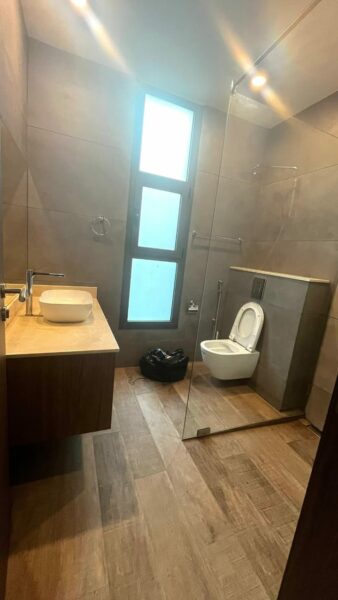 Location d'un appartement de type 5 pièces sur Cocody Golf