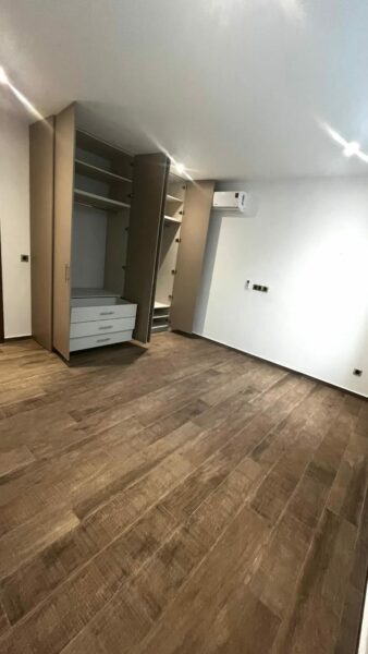 Location d'un appartement de type 5 pièces sur Cocody Golf