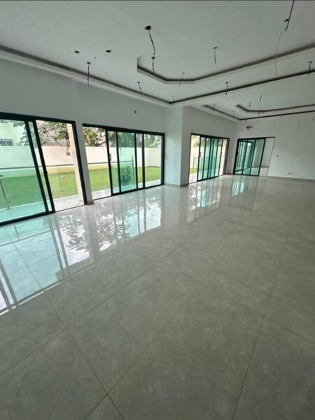 Location d'une Villa duplex haut standing de 15 pièces sur Deux plateaux Vallon