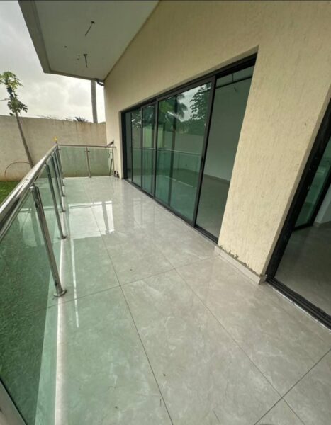 Location d'une Villa duplex haut standing de 15 pièces sur Deux plateaux Vallon