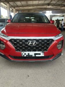 Location de Hyundai Santa Fe rouge