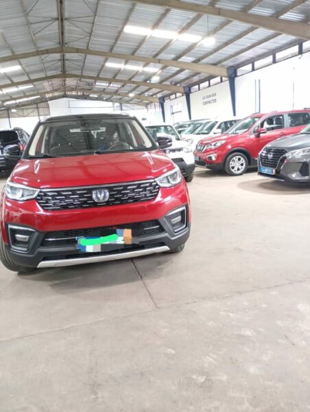 Location de SUV Changan rouge