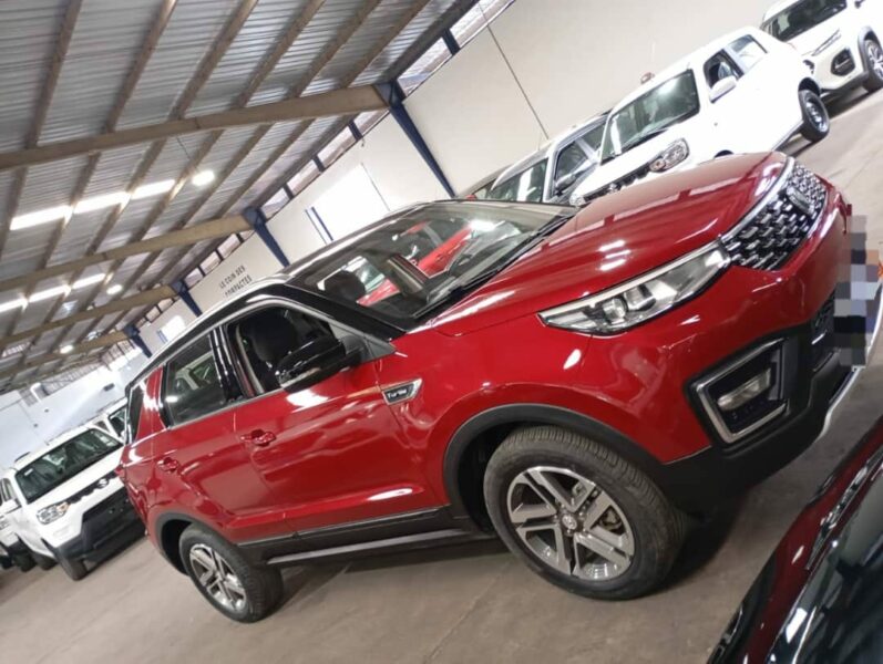 Location de SUV Changan rouge