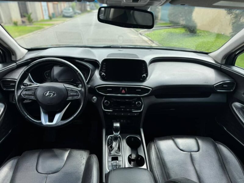 Location de SUV Hyundai Santa Fe gris