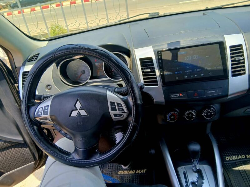 Location de SUV Mitsubishi Outlander 2009