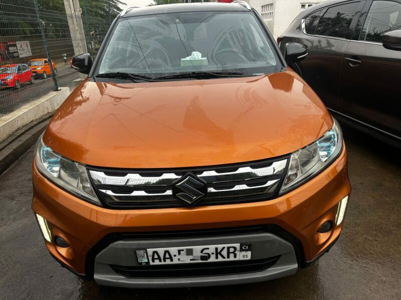 Location de SUV Suzuki Vitara Orange
