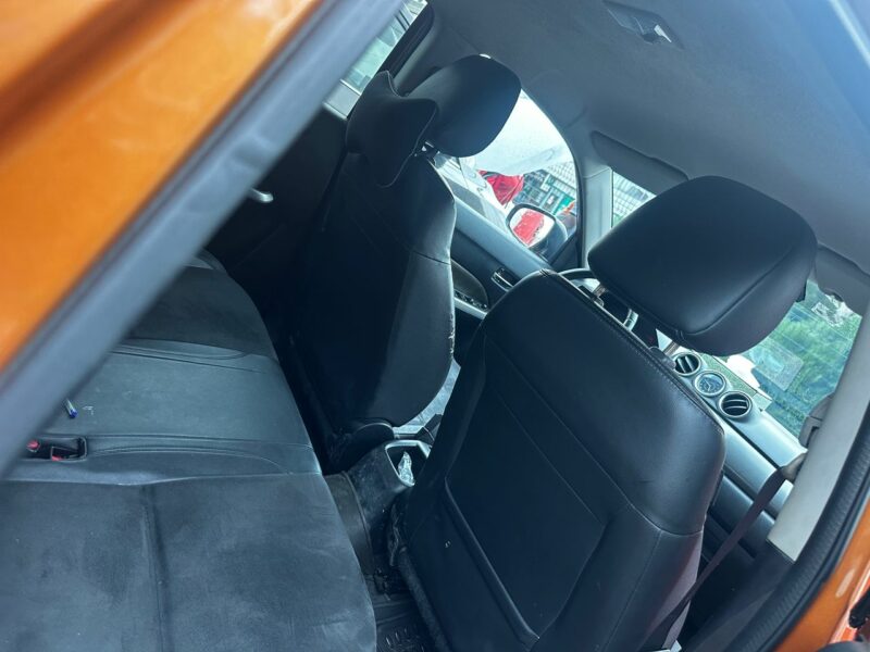 Location de SUV Suzuki Vitara Orange